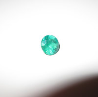 Art Masters Gems 1.0 Carat Round Diamond Cut Rich Green Colombian Emerald from Muzo Mine AMG-002-1